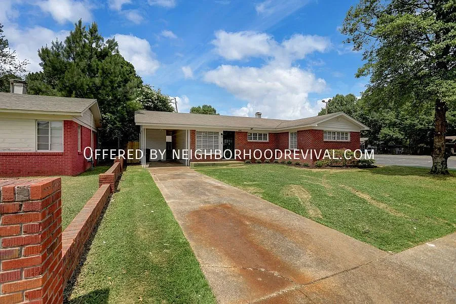 Renovated 4-bedroom brick home in Cherry Gardens, 1,224 sqft with central heat and air. — Photo 3