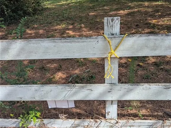 89 Maple Ave, Sedley, VA 23878