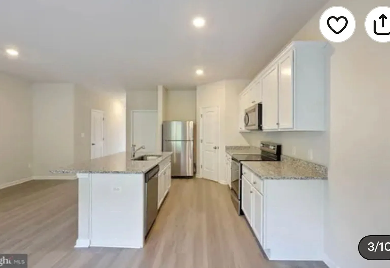 Charming 3BR Townhome in Falling Waters — Photo 1