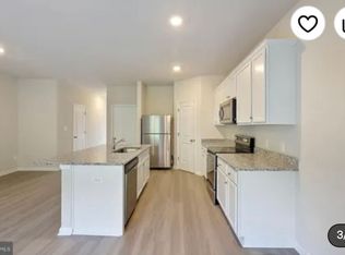 28 Cranston Ct, Falling Waters, WV 25419