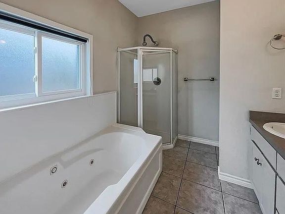4th image of 14926 Topgallant St