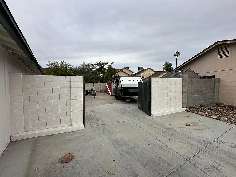 402 E Sack Dr — Photo 7