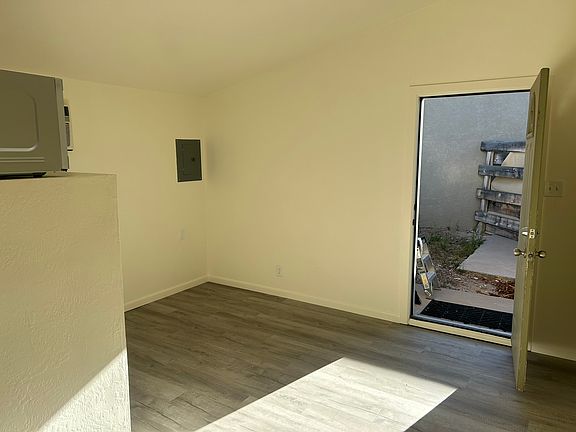 5th image of 1431 Richmond Dr NE #B