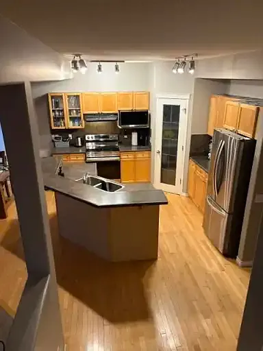 4 bed, 2.5 bath, 2100 sqft, $2,500 — Photo 4