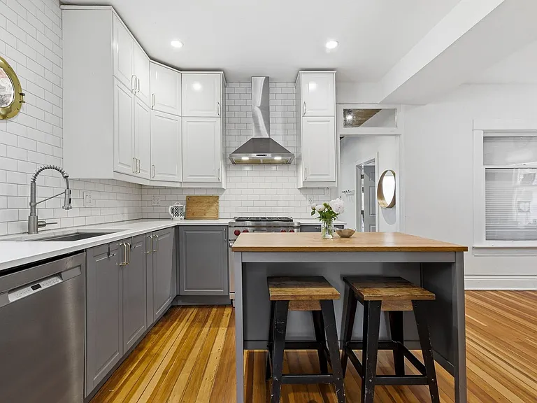 774 N Lafayette St — Photo 9