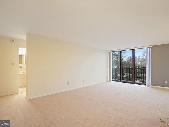 3rd image of 600 Roosevelt Blvd APT 106
