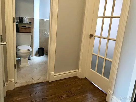 Rented by Anchor Associates | media 70