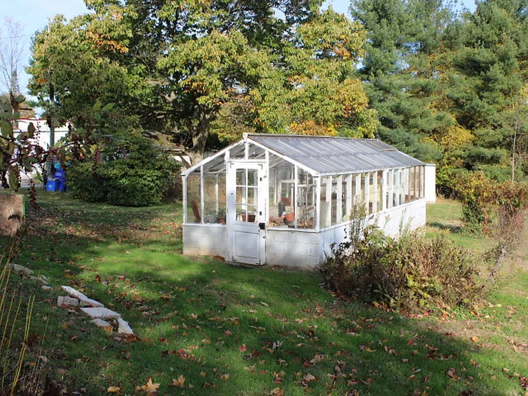27 Valley Rd — Photo 2