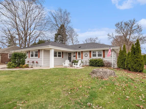 3804 Grove Ave, McHenry, IL 60050