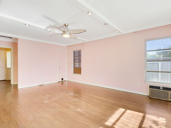 5th image of 1124 N B Street