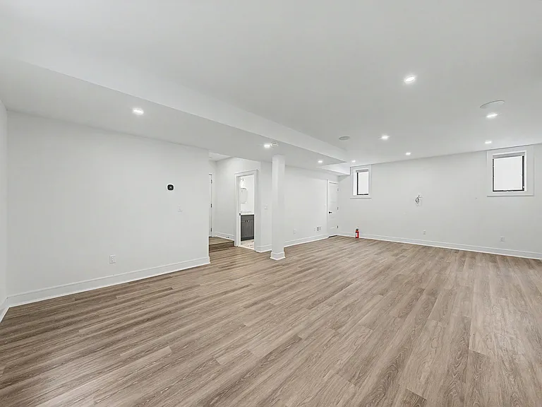 67 Westervelt Pl — Photo 45