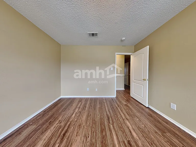 605 Woodlands Mnr — Photo 18