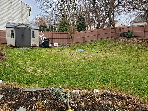 4th image of 2460 Sheffield Dr