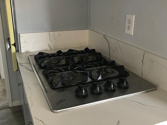 4th image of 15830 S Vermont Ave #8