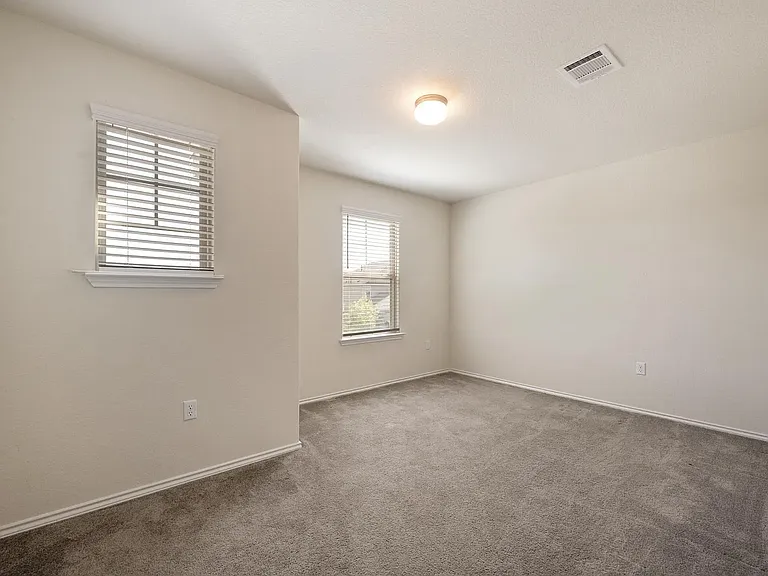 110 Russet Trl — Photo 32