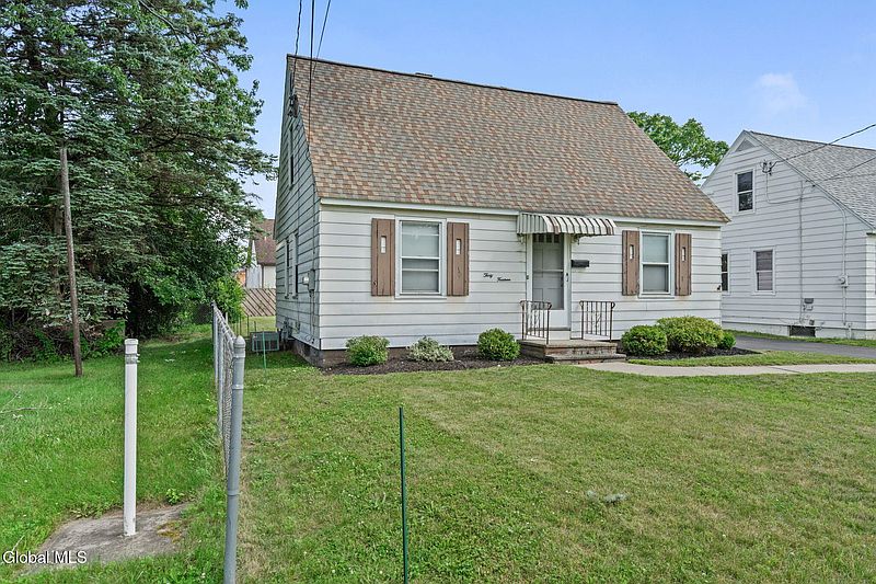 3rd image of 3014 Granville Avenue
