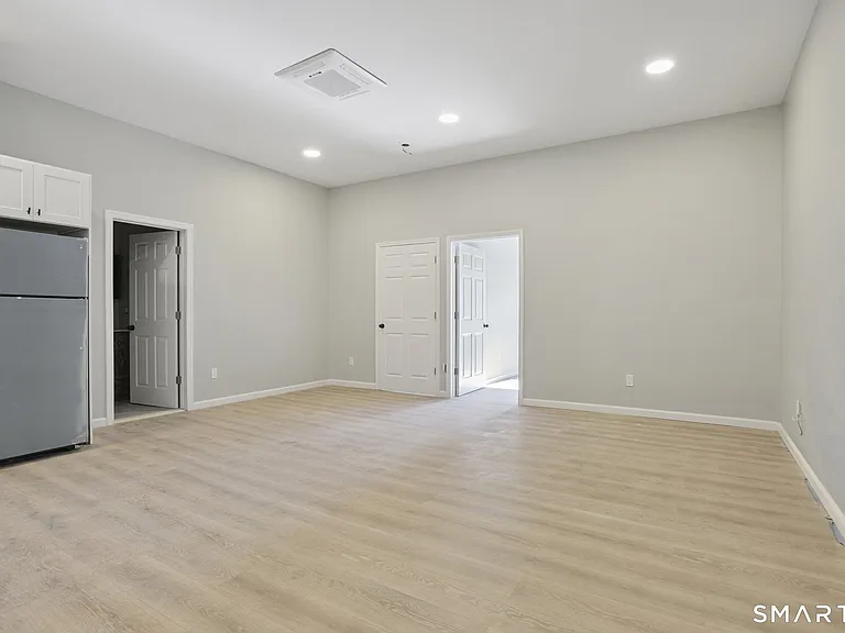 219 Bank St #3 — Photo 16