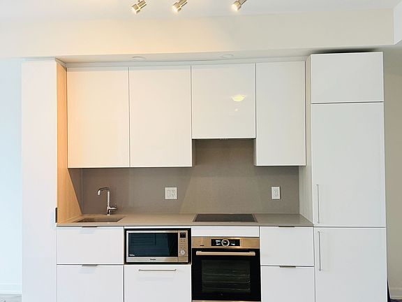 3rd image of 28 Freeland St #4606