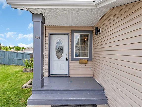 2nd image of 187 W Coral Springs Cir NE