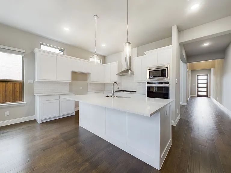 11192 Hocking Hills Dr — Photo 23