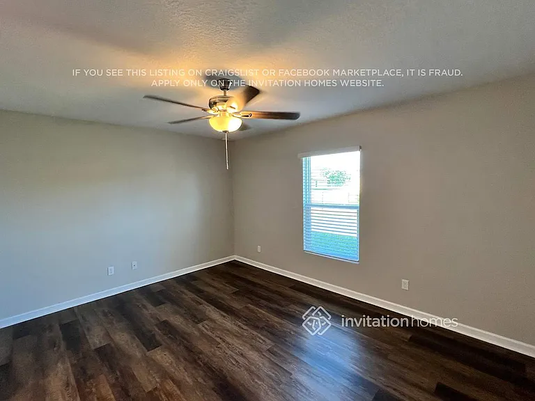426 NW Airoso Blvd — Photo 14