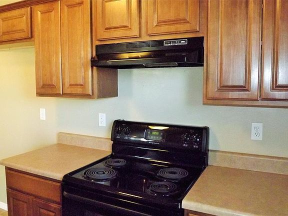5th image of 4500 SE 77th St