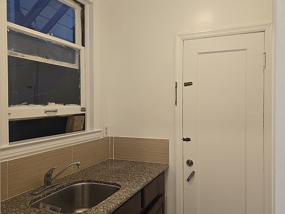 4th image of 494 Lisbon St
