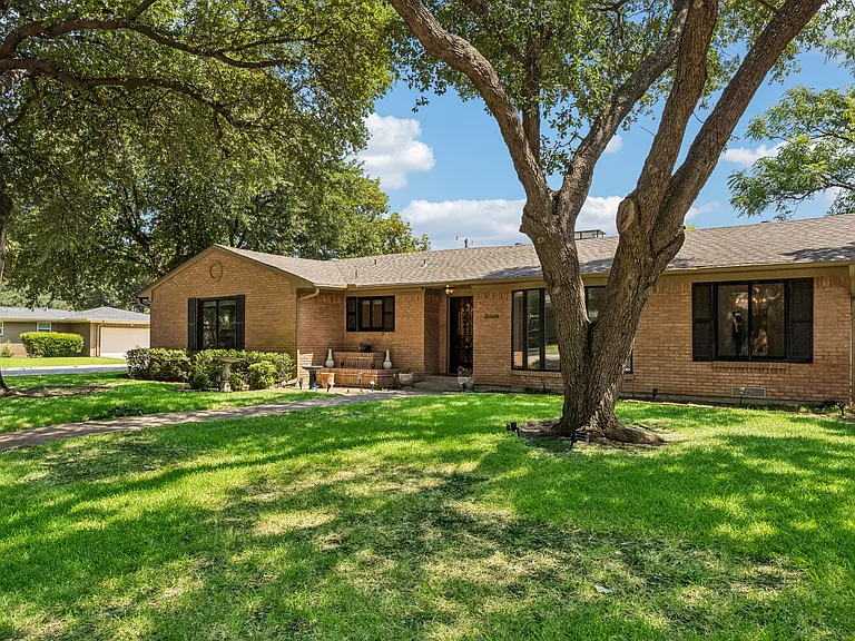 3566 Princess Ln — Photo 2