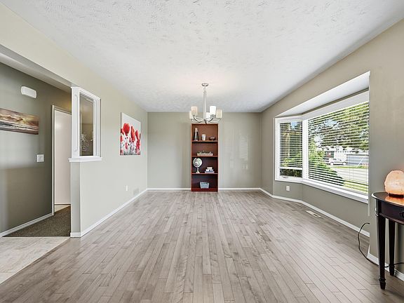 5th image of 10552 45th St NW