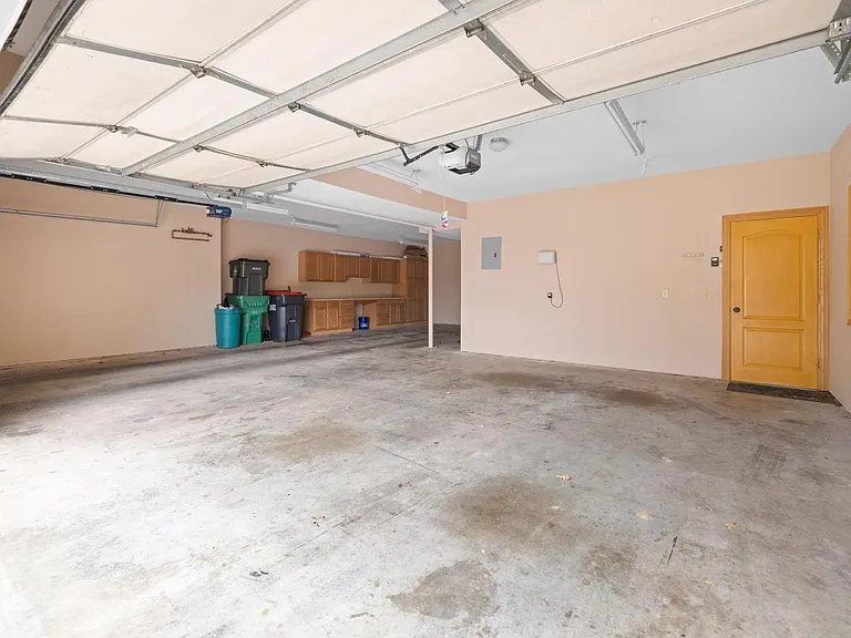 1704 Granada Dr — Photo 36