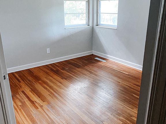 4th image of 319 Crest Dr