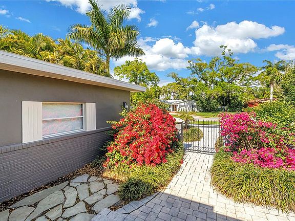 5th image of 209 Bandera Way NE