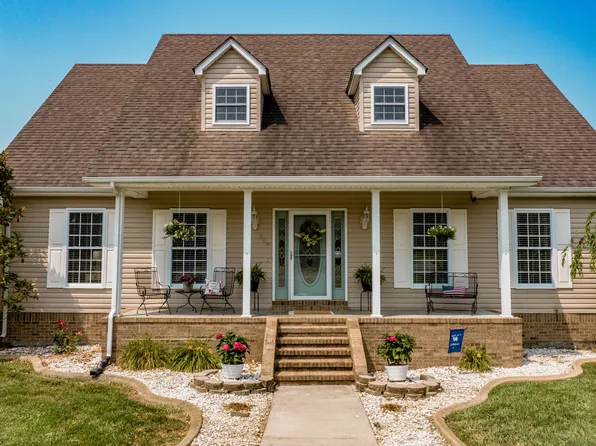 904 G V Hale Ave, Russell Springs, KY 42642