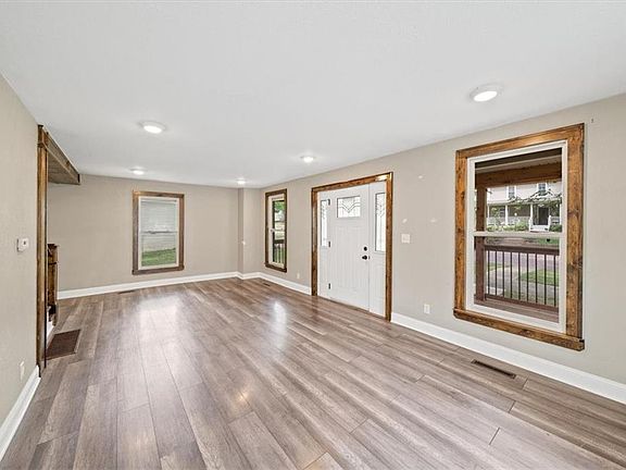 4th image of 303 E Miami St