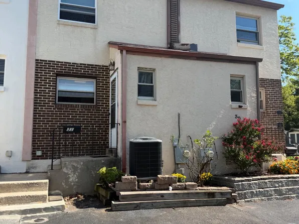 32 Dora Dr, Media, PA 19063