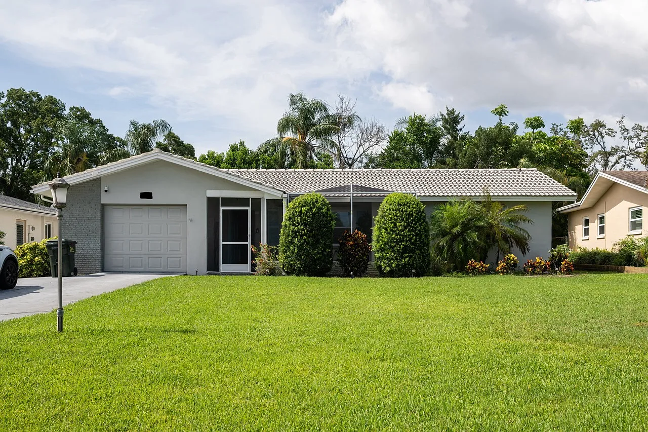2074 Hillwood Dr — Photo 2