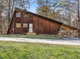 304 Lake Lodge Dr, Pleasant Valley, NY 12569
