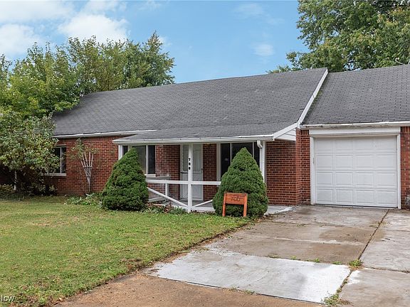 2nd image of 700 Sycamore Dr