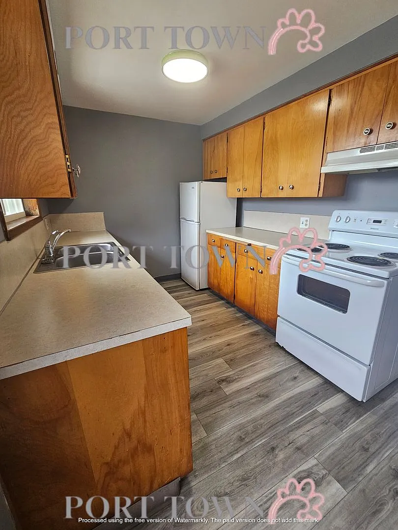 Astor Court Apartments — Photo 1