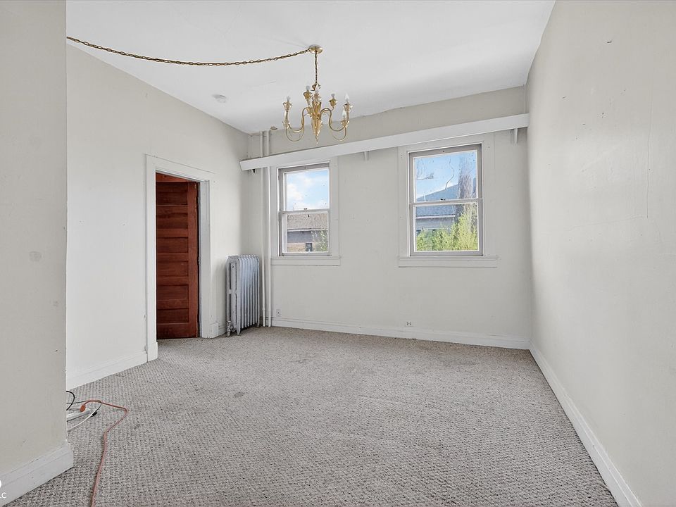19th image of 720 Woodruff Place West Dr
