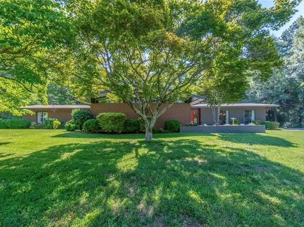 116 Maplewood Ave, Thomasville, NC 27360