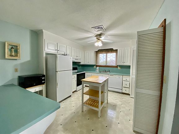4th image of 1302 Summer Hill Dr