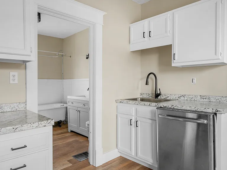 1560 Quarry Ave NW #2 — Photo 5