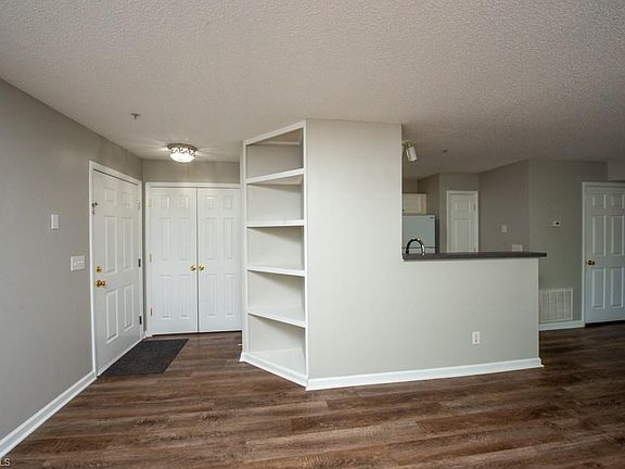 2nd image of 1021 Ivy Glen Dr