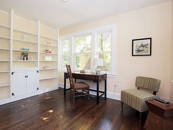 3rd image of 213 Edgewood Ter