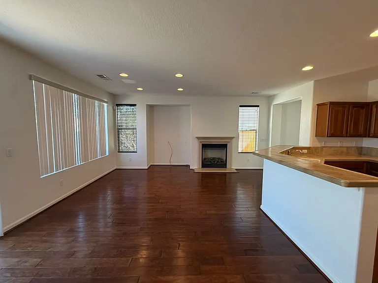 1226 Firefly Ct — Photo 4