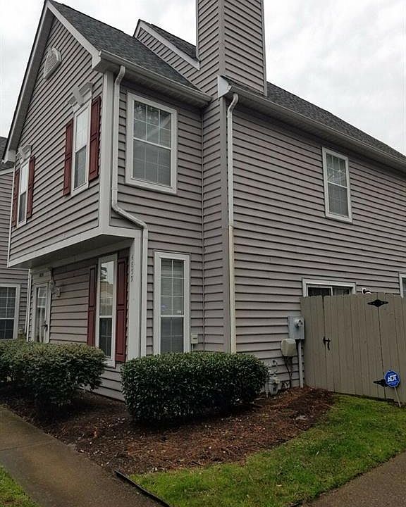 Stand-Alone Condo in Beautifully Kept Kempsville Greens.