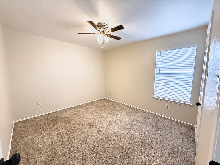 1534 Broadmoor Dr — Photo 17