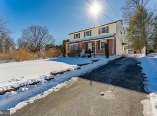 608 Dolores Dr, Broomall, PA 19008