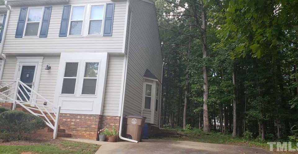2nd image of 409 Kilmarnock Ct